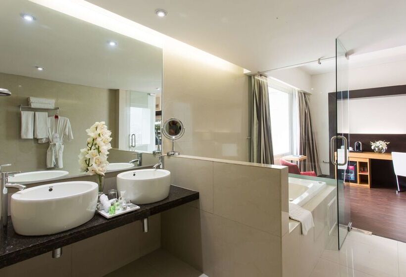 Отель NH Collection Monterrey San Pedro