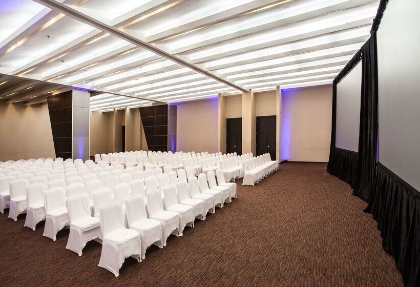 Отель NH Collection Monterrey San Pedro