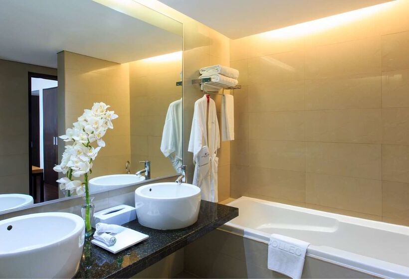 Отель NH Collection Monterrey San Pedro