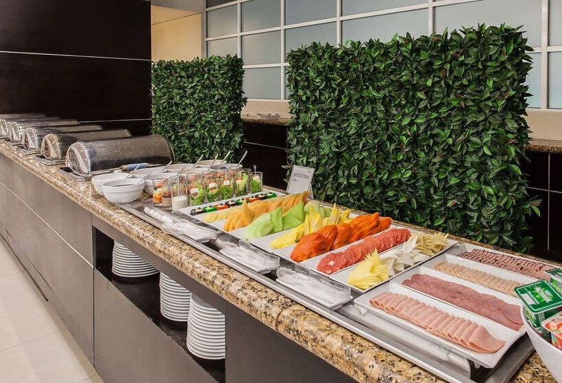 Отель NH Collection Monterrey San Pedro