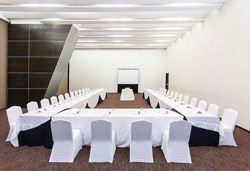 Отель NH Collection Monterrey San Pedro