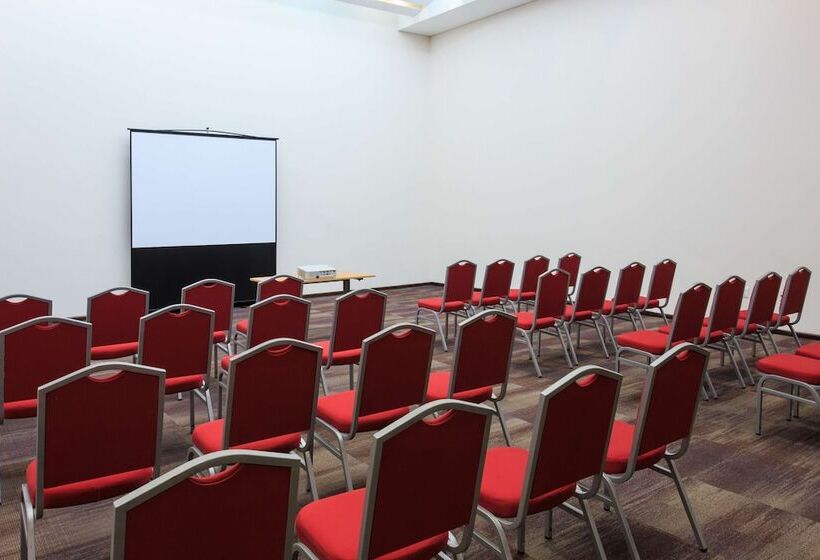 Отель NH Collection Monterrey San Pedro