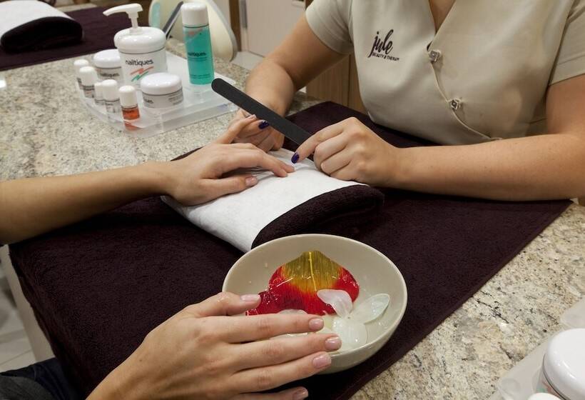 Pillo Hotel & Leisure Club