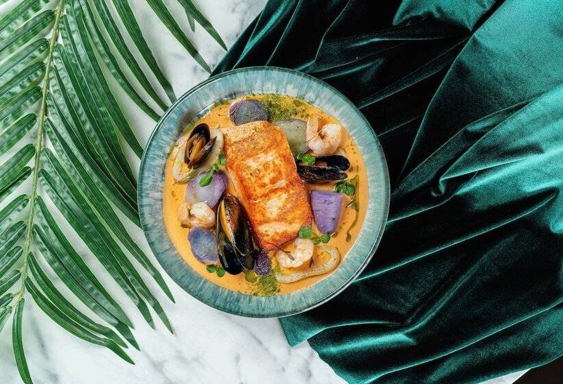 فندق Pullman Santiago El Bosque