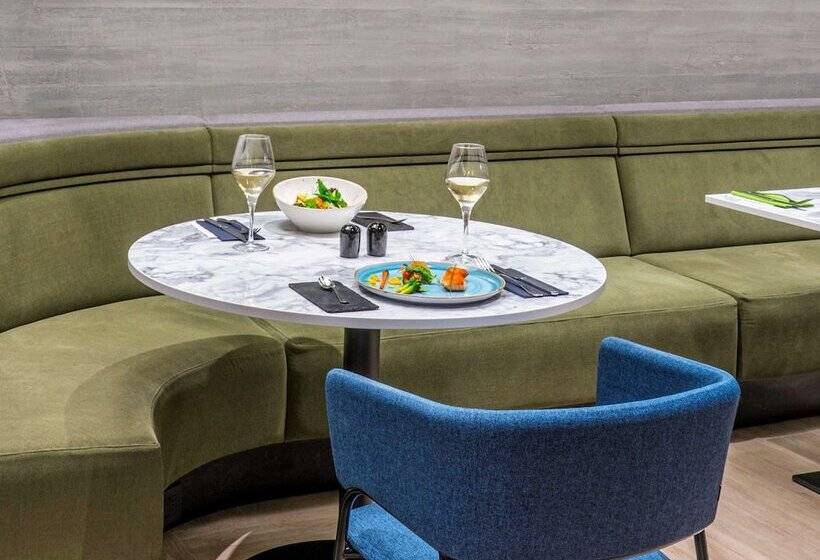 فندق Pullman Santiago El Bosque