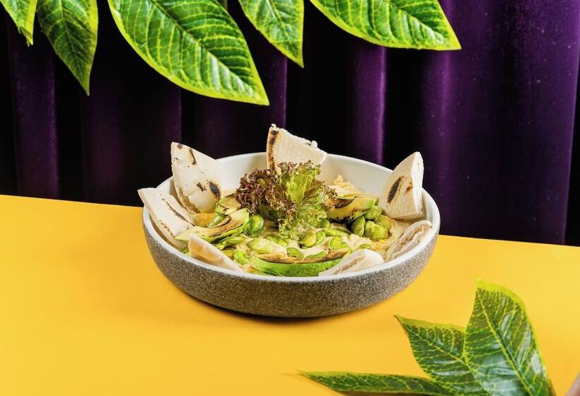 فندق Pullman Santiago El Bosque