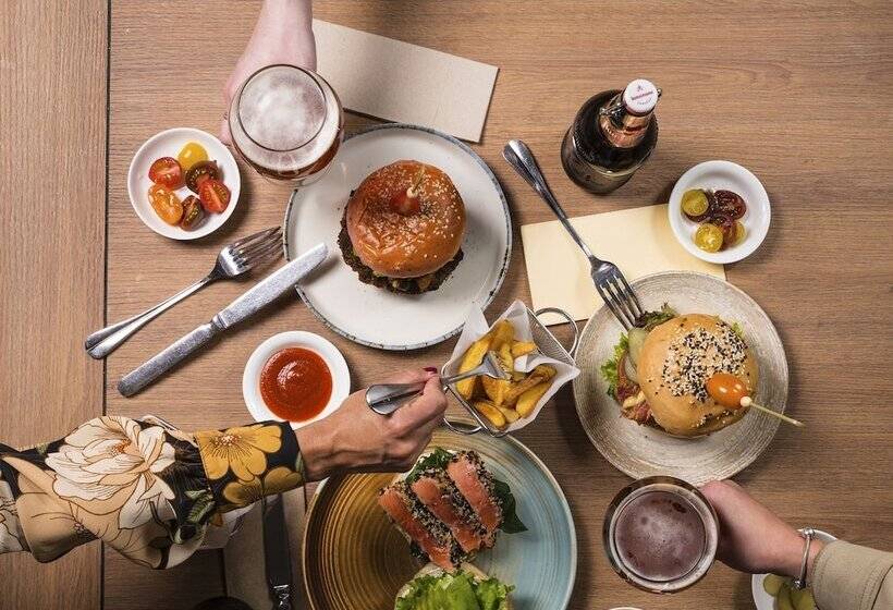 فندق Pullman Santiago El Bosque