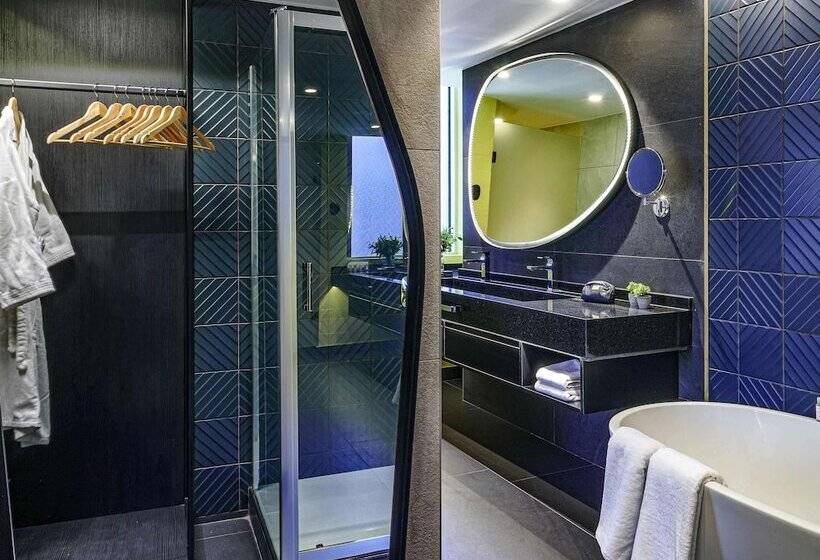 فندق Pullman Santiago El Bosque