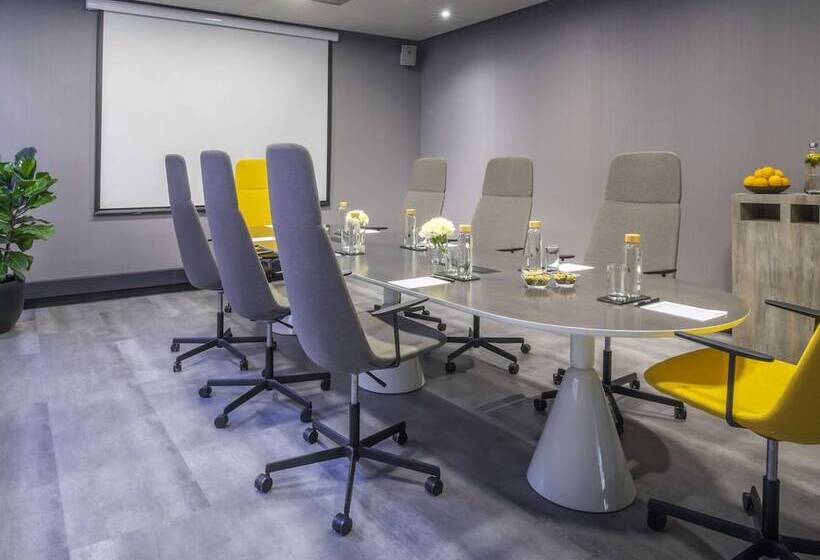 فندق Pullman Santiago El Bosque