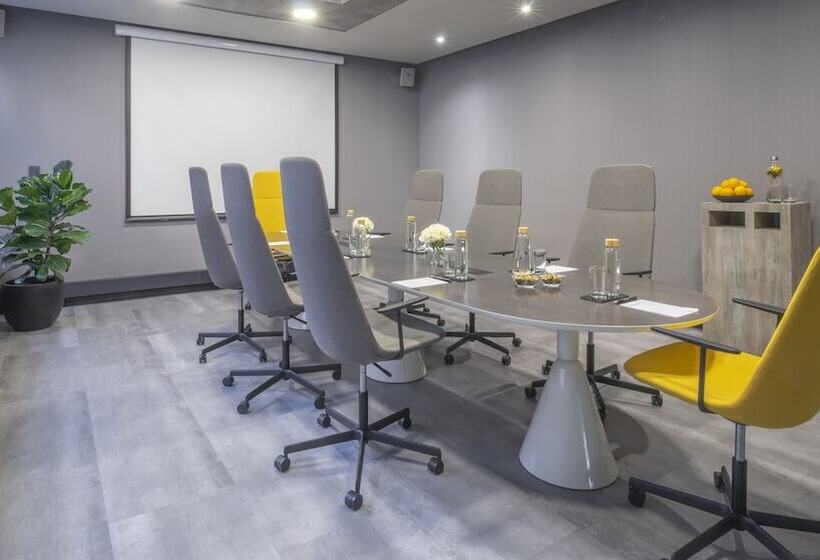 فندق Pullman Santiago El Bosque