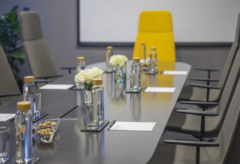 فندق Pullman Santiago El Bosque