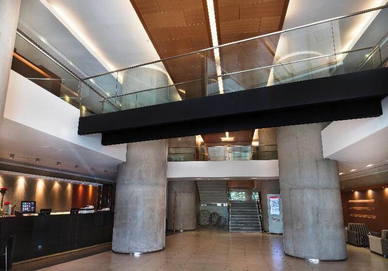 فندق Pullman Santiago El Bosque