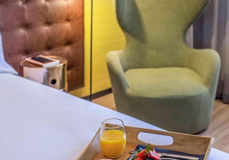 فندق Pullman Santiago El Bosque