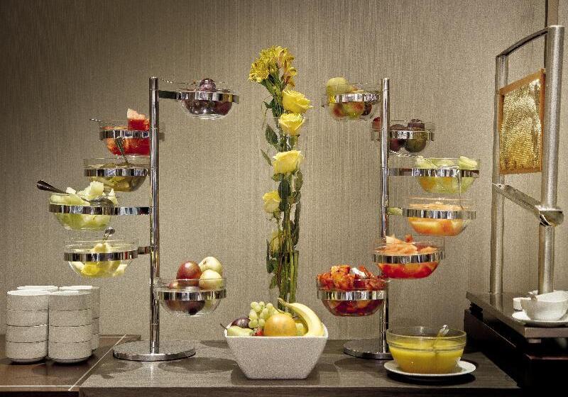 فندق Pullman Santiago El Bosque