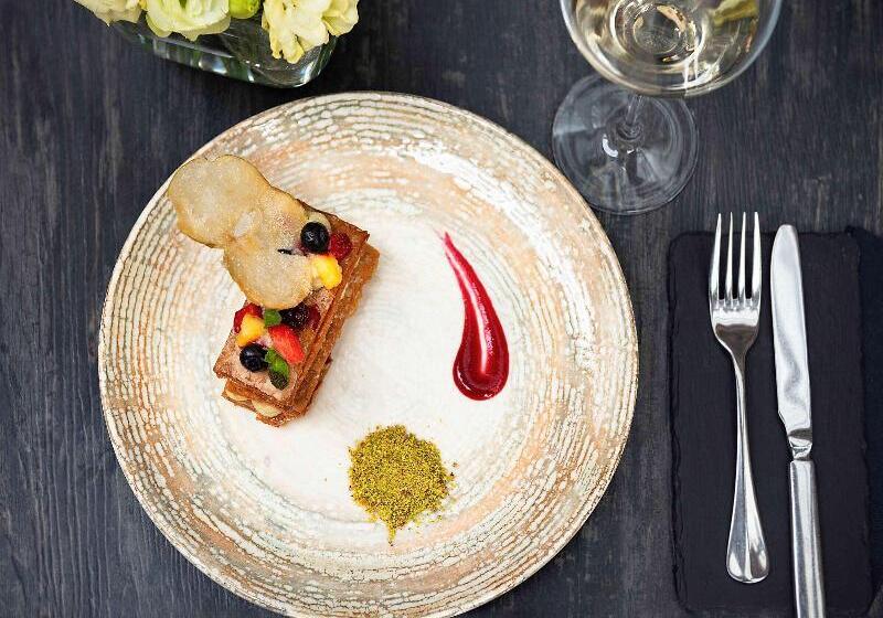 فندق Pullman Santiago El Bosque