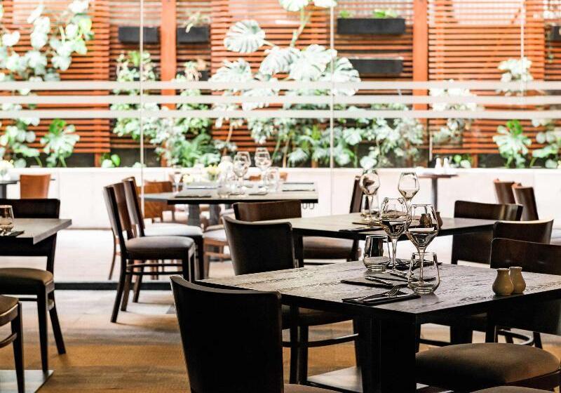 فندق Pullman Santiago El Bosque