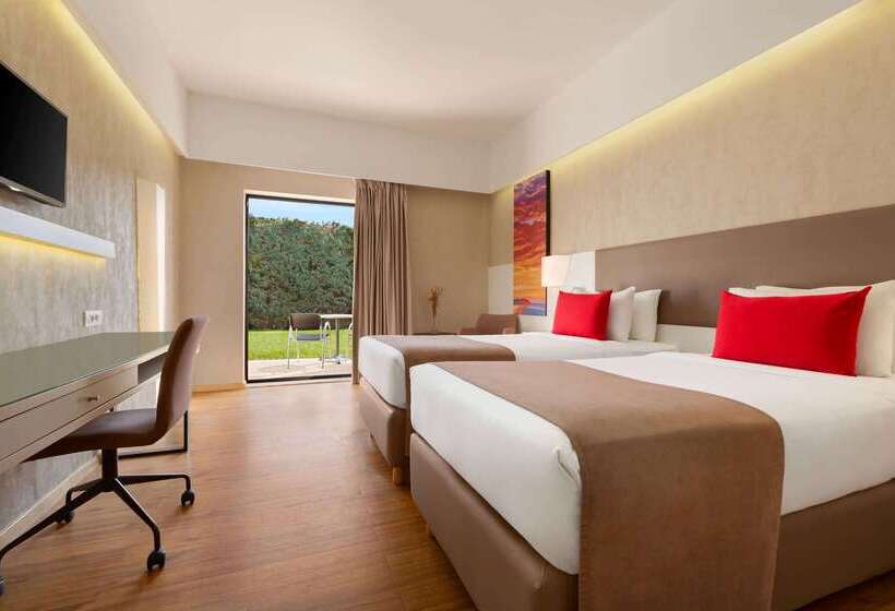 هتل Ramada Plaza By Wyndham Thraki