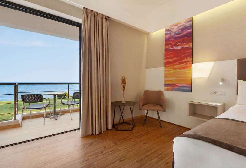 Отель Ramada Plaza By Wyndham Thraki