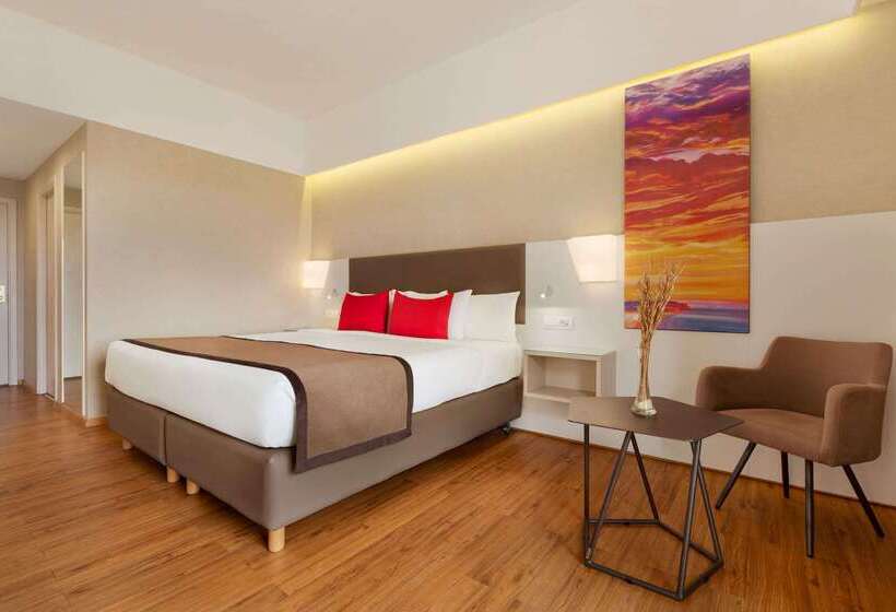 هتل Ramada Plaza By Wyndham Thraki