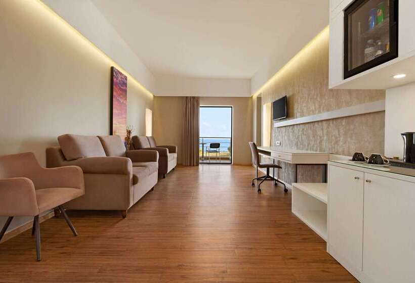 Отель Ramada Plaza By Wyndham Thraki