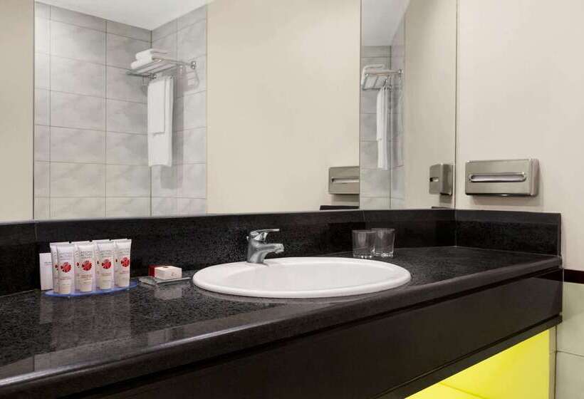 هتل Ramada Plaza By Wyndham Thraki