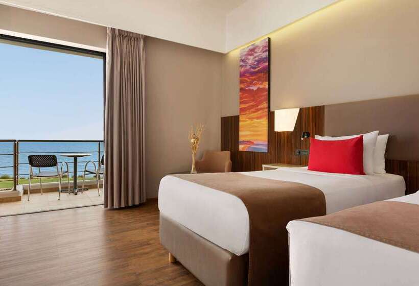 هتل Ramada Plaza By Wyndham Thraki