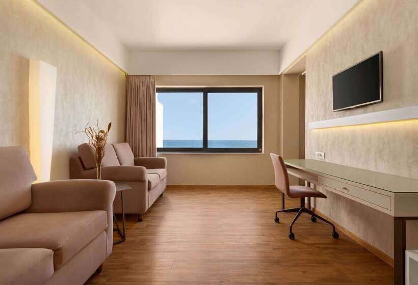 Отель Ramada Plaza By Wyndham Thraki