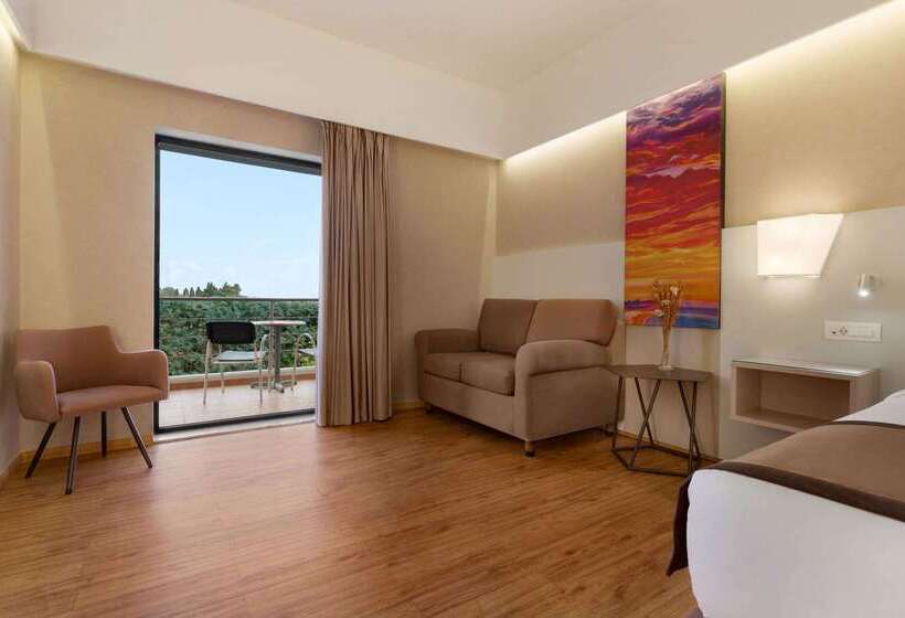 هتل Ramada Plaza By Wyndham Thraki