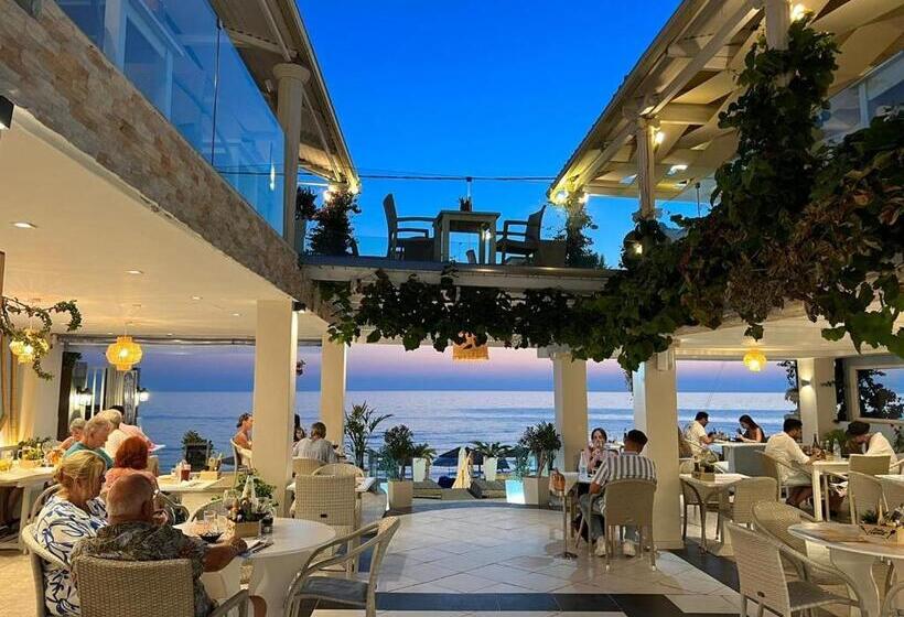 ホテル Romantic Palace Beach Apartments