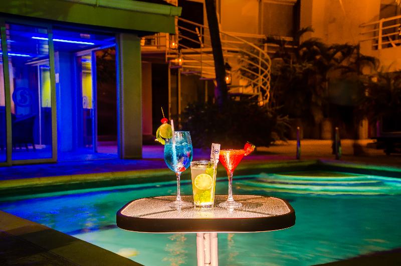 ホテル Santorini Express Y Cabañas