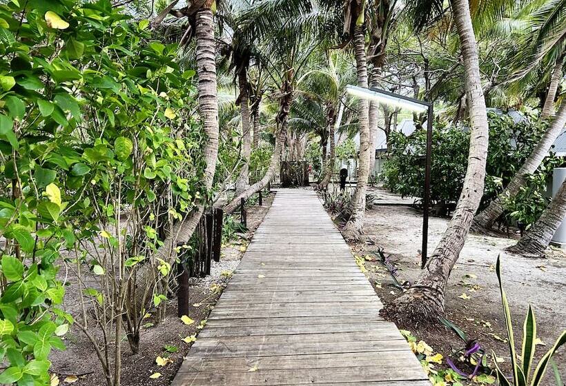 בית מלון כפרי Serenity Island Resort