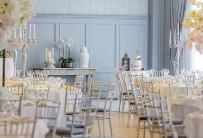 Shearwater Hotel & Spa