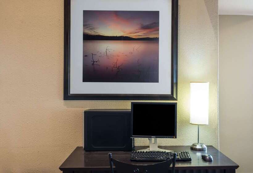 Hotel Super 8 By Wyndham Windsor Ns