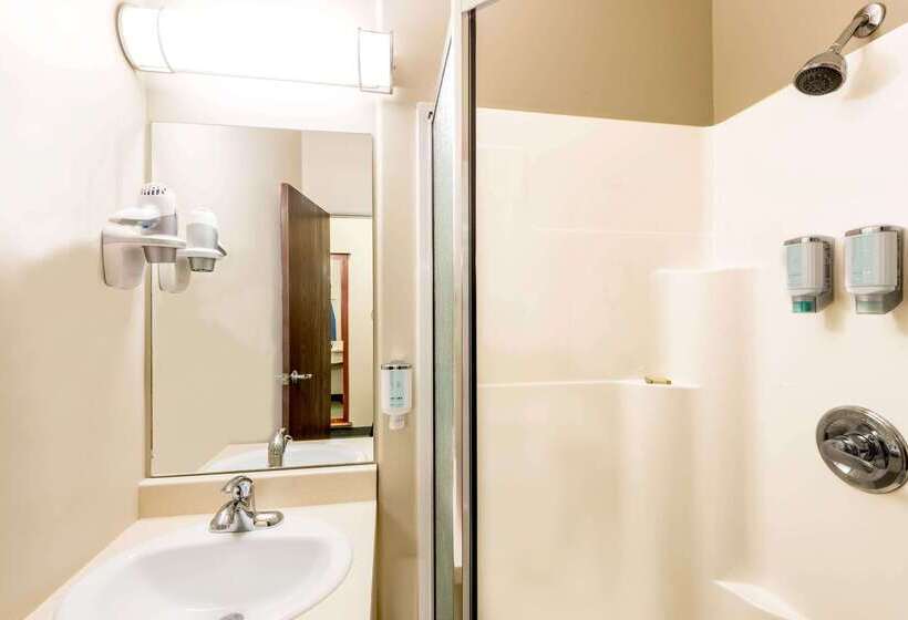 Hotel Super 8 By Wyndham Windsor Ns