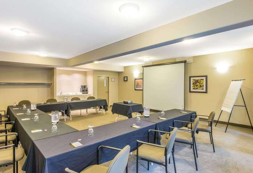 Hotel Super 8 By Wyndham Windsor Ns