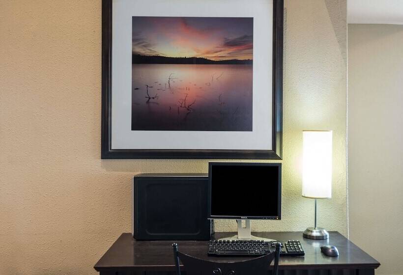 Hotel Super 8 By Wyndham Windsor Ns