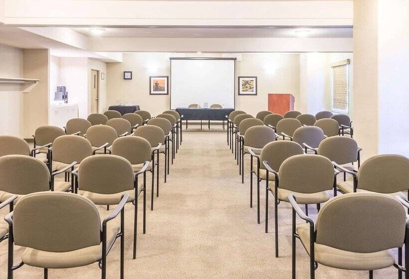 Hotel Super 8 By Wyndham Windsor Ns