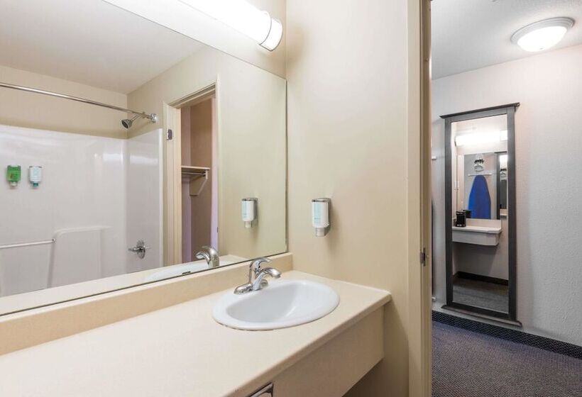 Hotel Super 8 By Wyndham Windsor Ns