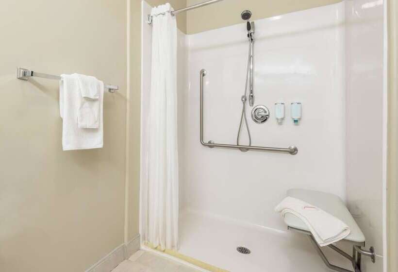 Hotel Super 8 By Wyndham Windsor Ns