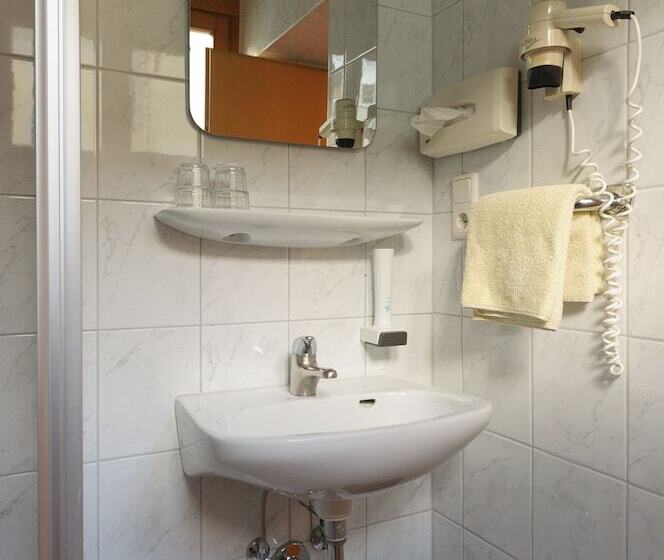 Отель Tautermann