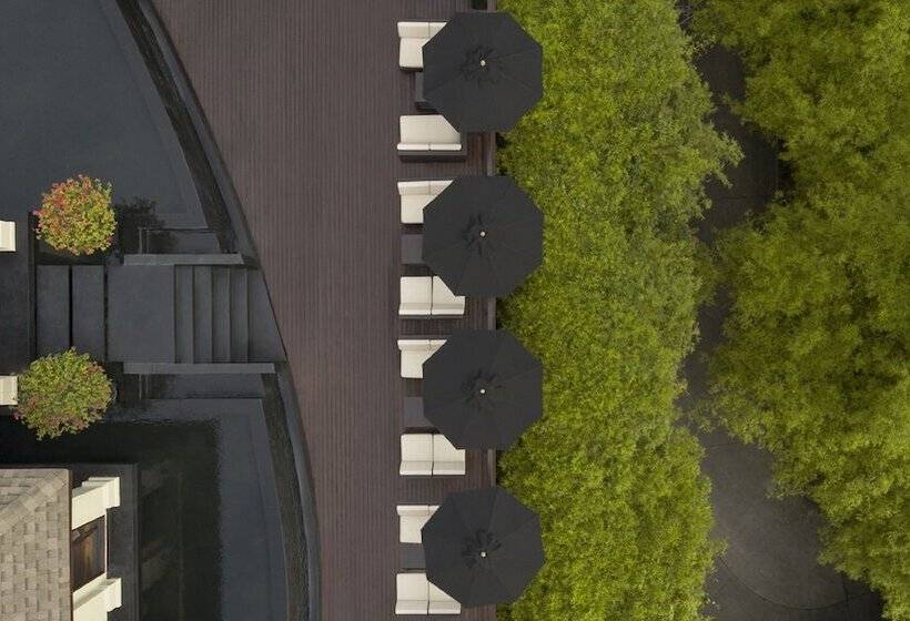 בית מלון כפרי The Pavilions Phuket