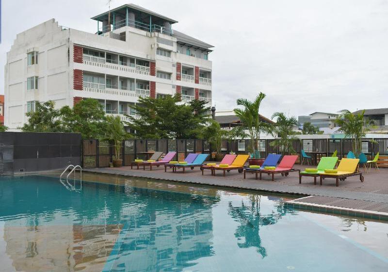 ホテル The Seasons Pattaya   Sha Plus Certified