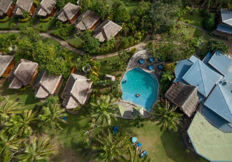 هتل Uprising Beach Resort