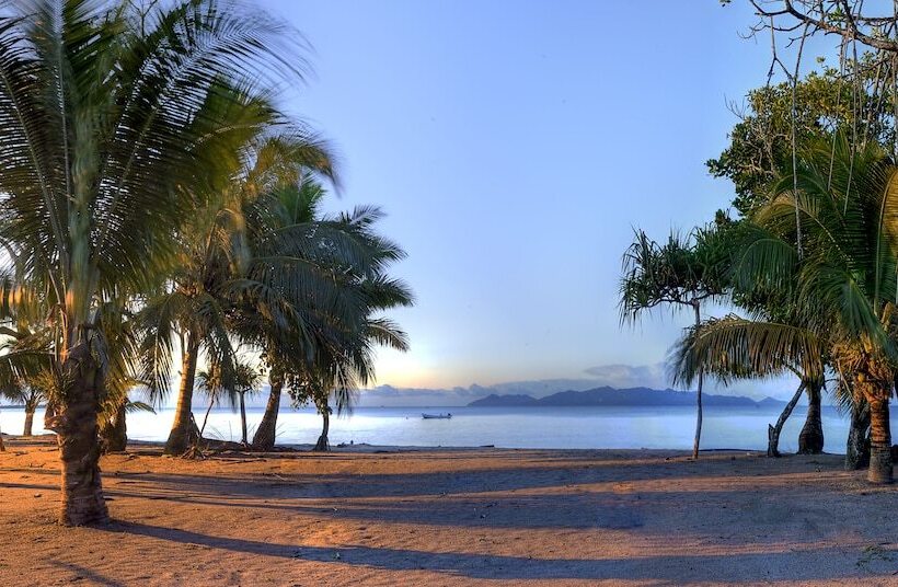 호텔 Uprising Beach Resort