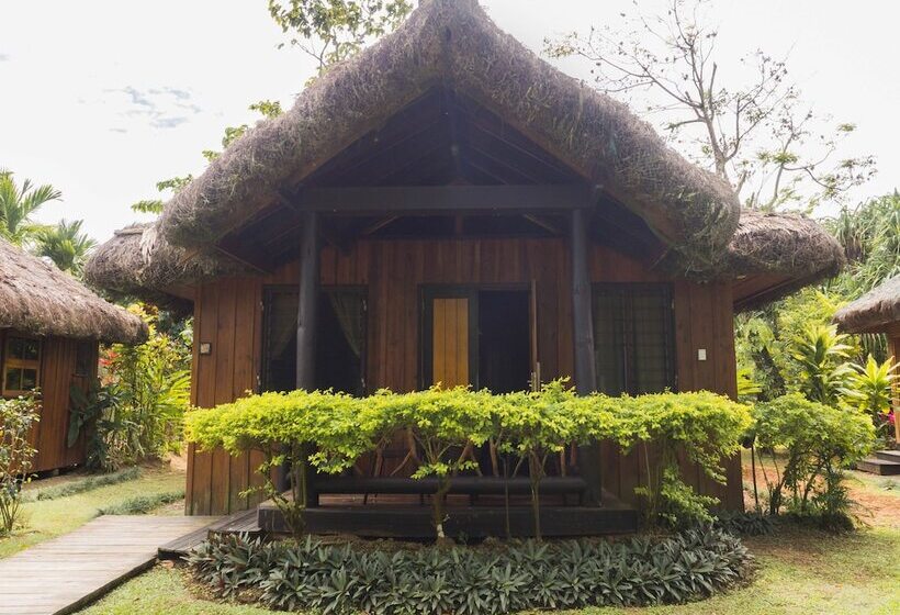 هتل Uprising Beach Resort