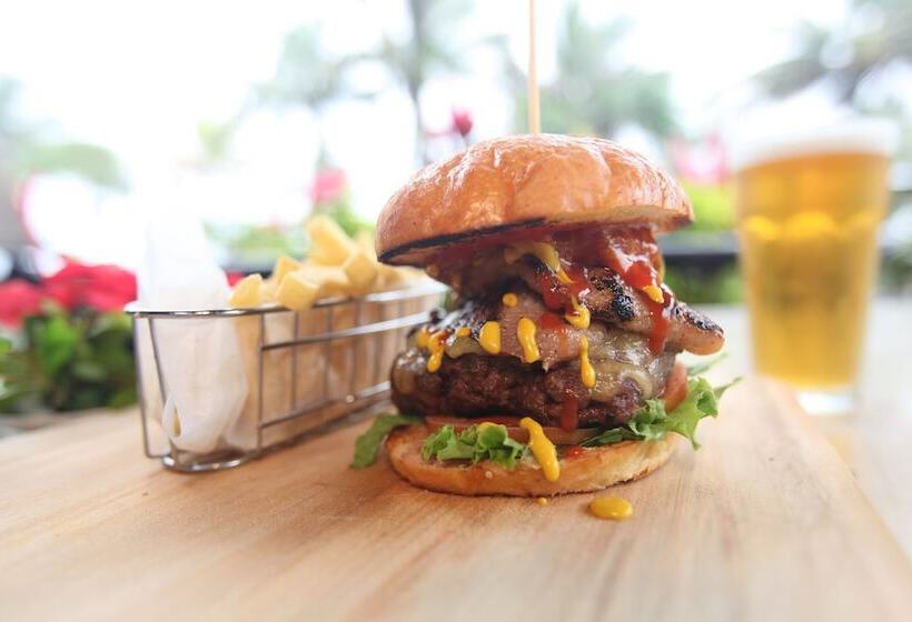 هتل Uprising Beach Resort