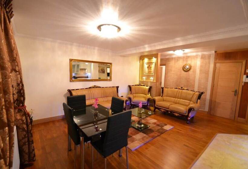 Hyde Park Suites   Apartments