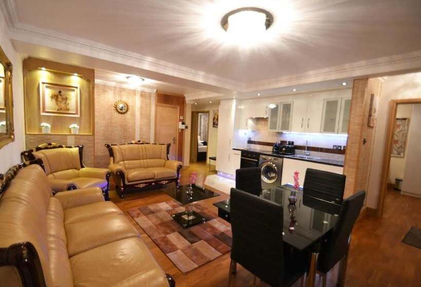 Hyde Park Suites   Apartments