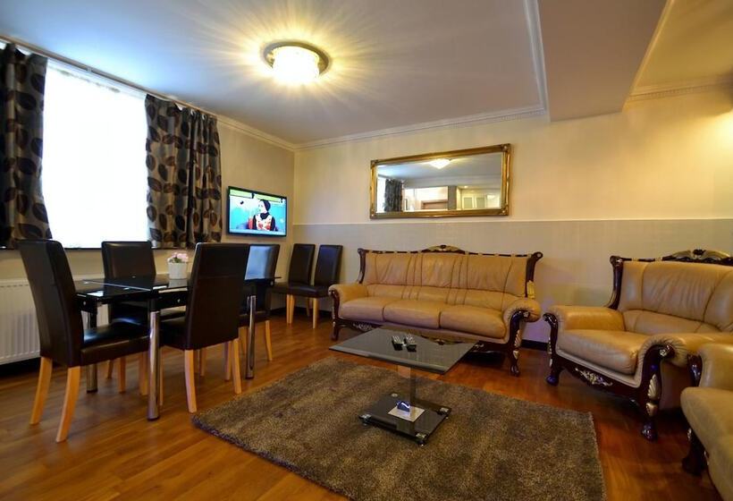 Hyde Park Suites   Apartments