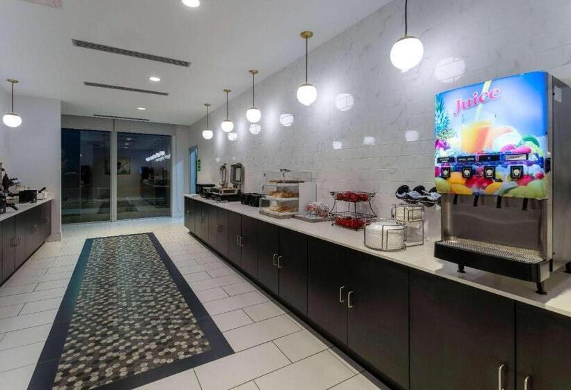 Отель La Quinta Inn & Suites By Wyndham Maricopa  Copper Sky